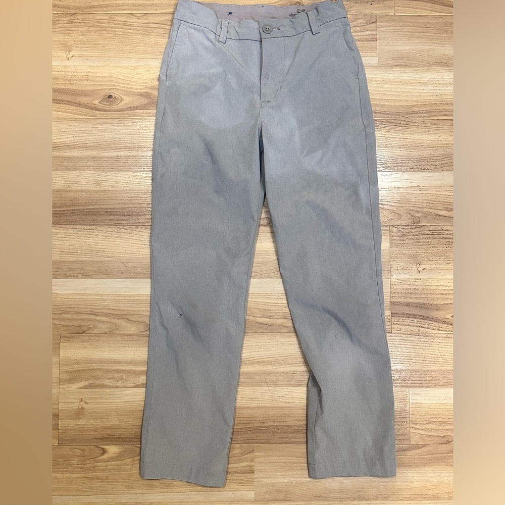 Boys vineyard vines performance khaki pants size 10. Small hole.